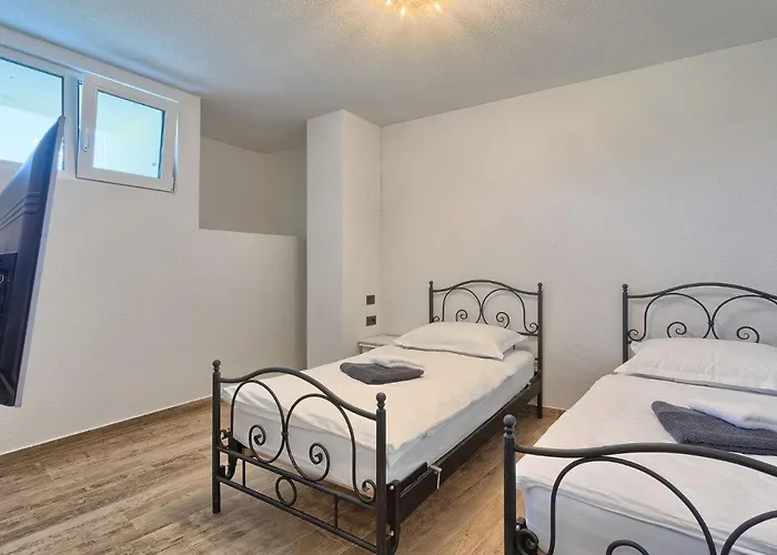 La By Interhome Pula