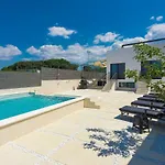 La By Interhome Villa *