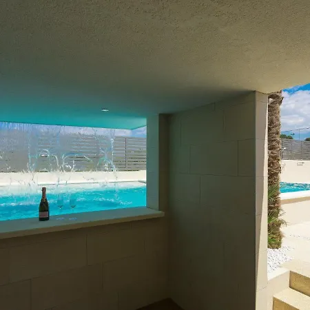 La By Interhome * プーラ