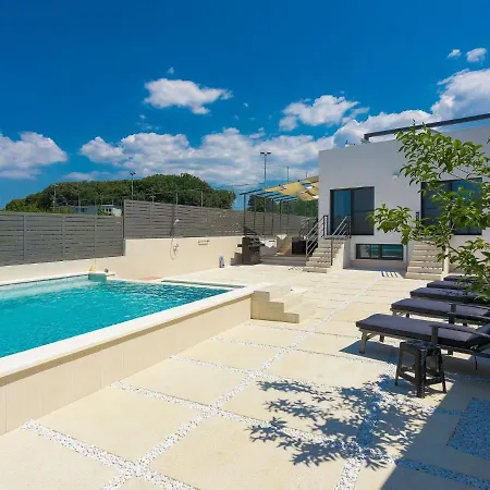 La By Interhome ヴィラ *