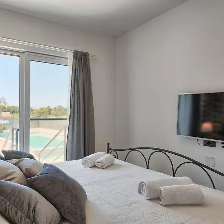 La By Interhome * プーラ